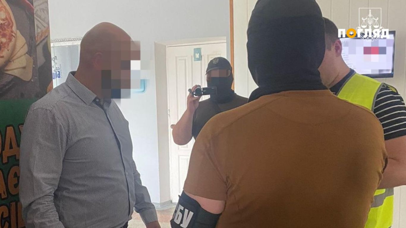 Посадовець у Білій Церкві вимагав $15 тис. за звільнення від мобілізації (ФОТО) Посадовець у Білій Церкві вимагав $15 тис. за звільнення від мобілізації (ФОТО) - зображення